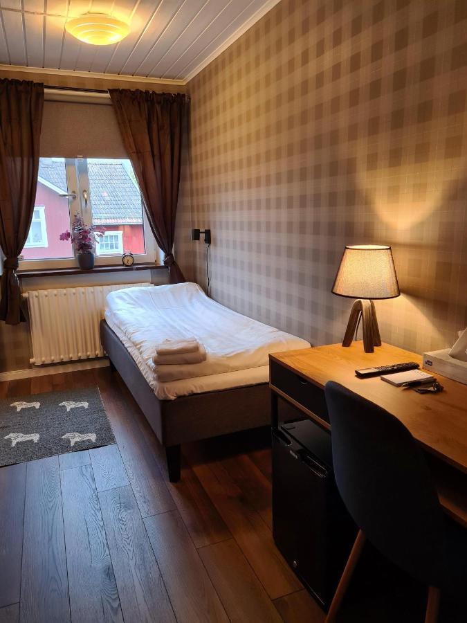 Dala-Jaerna Hotell Och Vandrarhem Zewnętrze zdjęcie