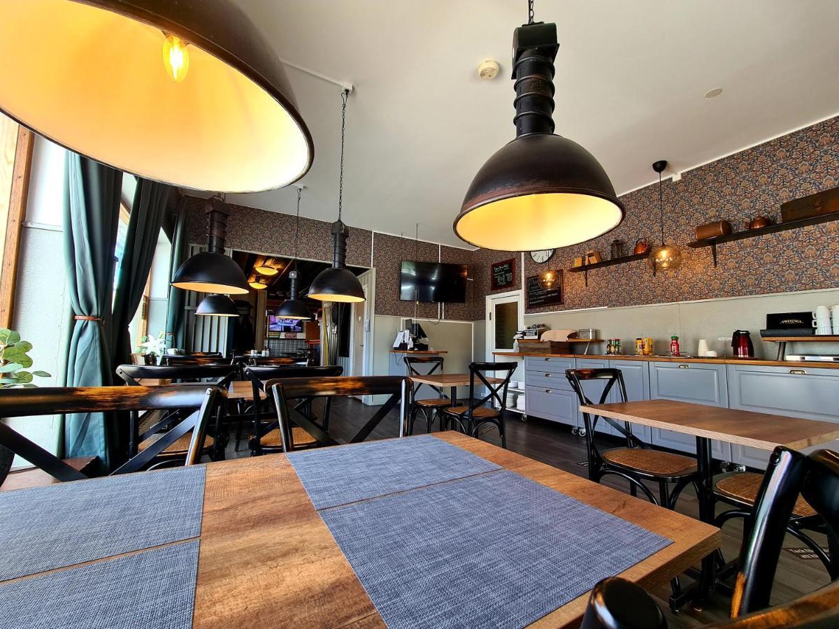 Dala-Jaerna Hotell Och Vandrarhem Zewnętrze zdjęcie